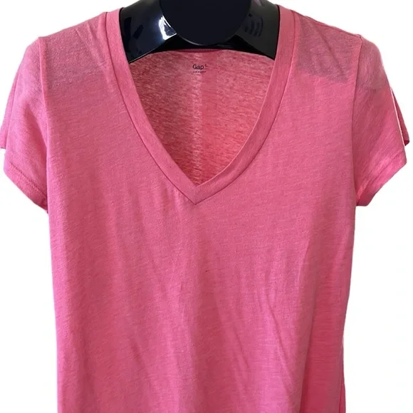 🎈Gap Short Sleeve Vee Neck Tshirt - Picture 5 of 7